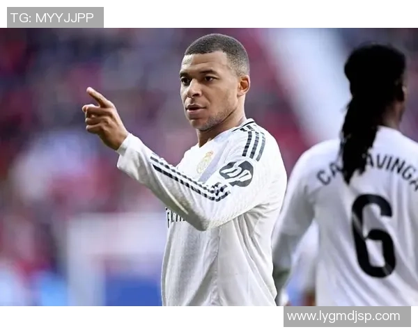 2009年欧冠小组赛经典对决皇马与米兰的巅峰对抗回顾